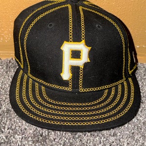 New Era MLB Pittsburgh Pirates Fitted Hat Cap Size 7,1/8 Used Pre Owned 59Fifty.