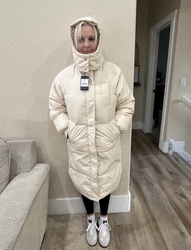 Winter Coat: White Women's Medium Jacket (New)