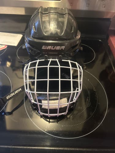 Medium Bauer Re-Akt 95 Helmet (Used)