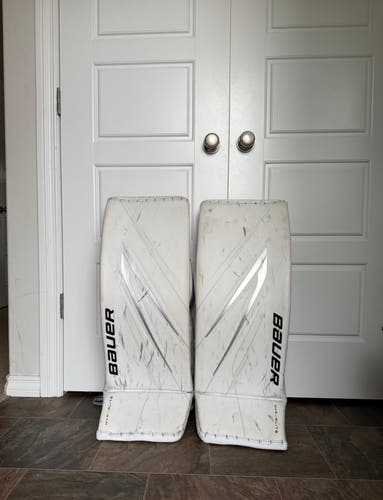 Small Bauer Vapor Hyperlite 2 Goalie Leg Pads (Used)