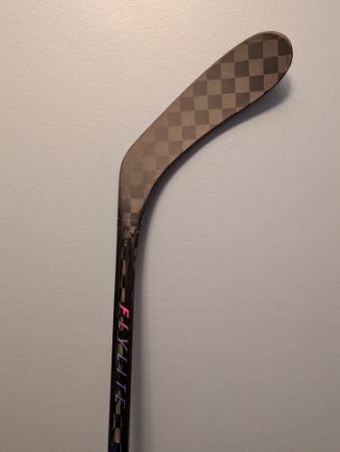 Senior Bauer Vapor FlyLite Right Handed Hockey Stick P28 87 Flex (New)