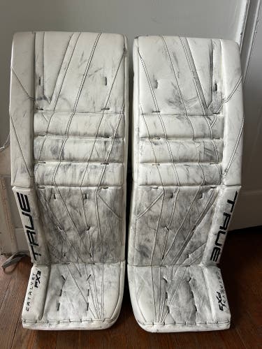 33" True Catalyst PX3 Goalie Leg Pads (Used)