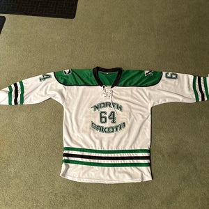North Dakota hockey jersey white size XL to double XL
