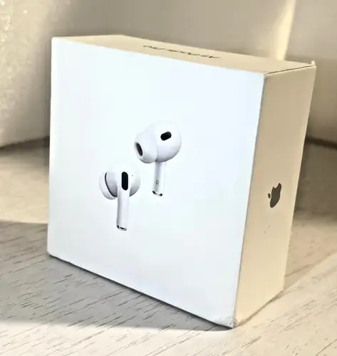 AirPod pro 2 with MagSafe charging case