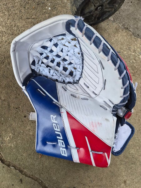 Sr. Bauer Supreme 3S Goalie Glove Regular (Used)