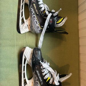 Bauer Vapor X Hockey Skates Size 3.5 (Used)