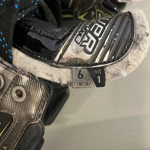 2021 Bauer Elite Hockey Goalie Skates Regular Width 6 (Used)