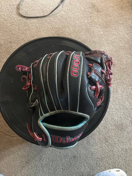 Wilson A2000 RH Infield Baseball Glove 11" (Used)
