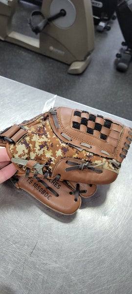 Used Adidas 10.5 BB/SB Glove RH Throw None 10 1/2" 11497-S000153847