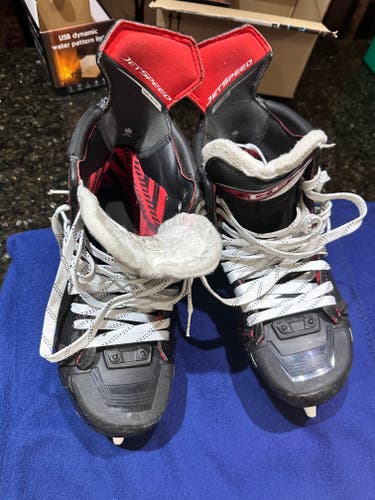 EXCELLENT CCM JetSpeed FT4 Hockey Skates Wide Width 9 (Used)