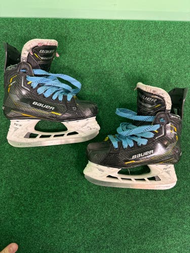 Junior Bauer Supreme M5 Pro Hockey Skates (Regular) Size 3.5 (Used)