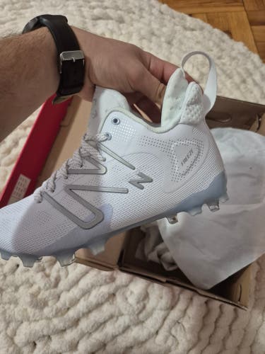 White Unisex Size M 5.5 (W 6.5) Adult New Balance Mid Top Freeze 4.0 Molded Cleats (New)
