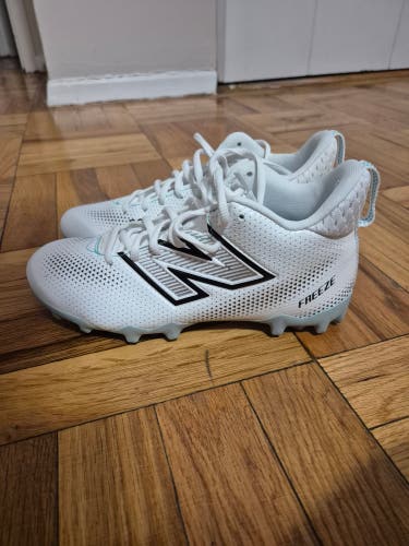 White Unisex Youth Size M 5.5 (W 6.5) New Balance LX V5 Low Top Cleats