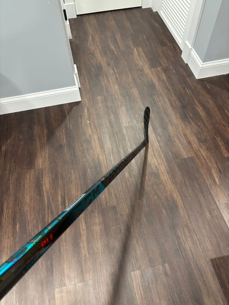 Senior CCM Vizion Left Hand Hockey Stick P28 70 Flex (New)