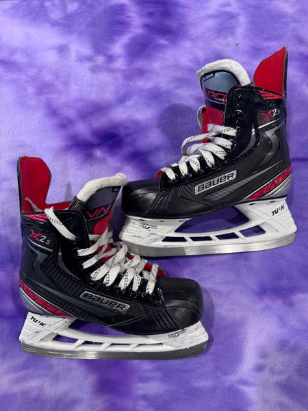 Junior Bauer Vapor X2.5 Hockey Skates Regular Width Size 3 (Used)