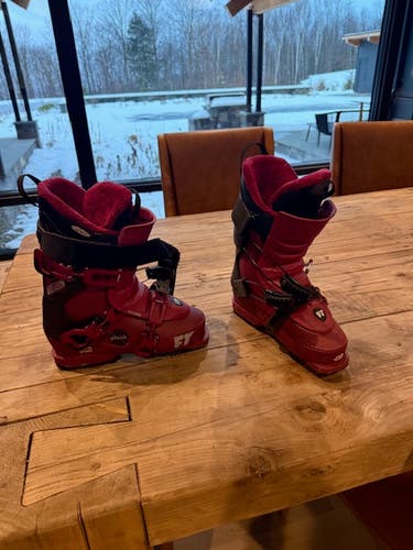 Purple 26.5 Women's Full Tilt All Mountain Plush Ski Boots Soft Flex with Grip Walk 102 (Used)