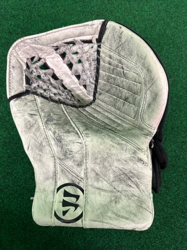 White Junior Warrior Ritual G5 Goalie Glove Regular (Used)