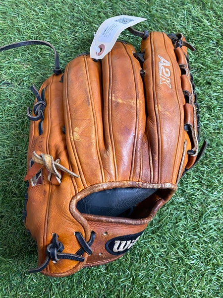 Brown Wilson A2K D33 RH Baseball Glove 11.75" (Used)