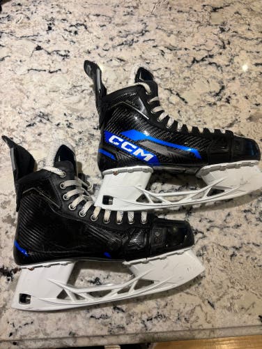 Pro Stock 9 CCM Tacks AS-V Pro Hockey Skates Regular Width