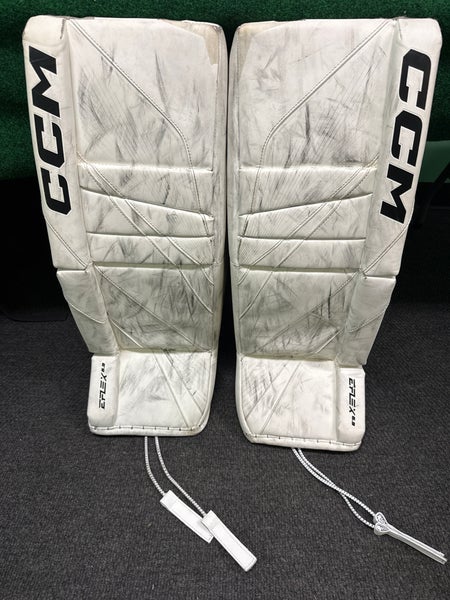 White Intermediate CCM EFlex 6.9 Goalie Leg Pads (Used) | 30"+1"
