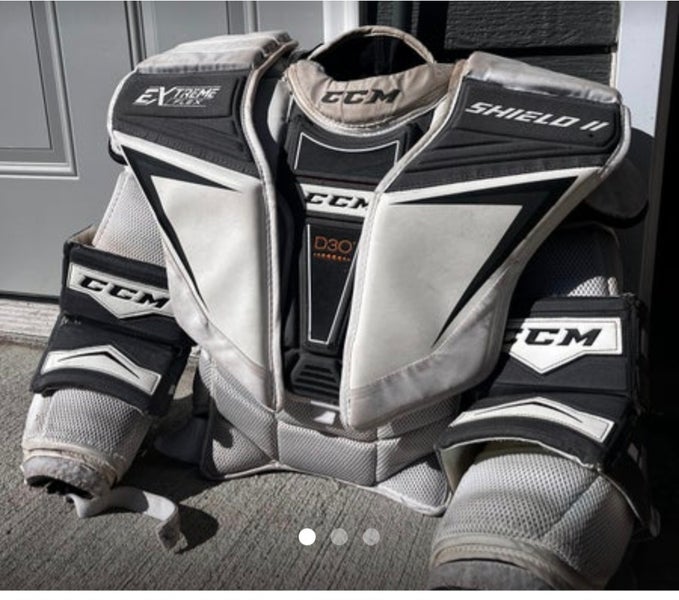 Small CCM Extreme Flex II Shield Goalie Chest Protector (Used)