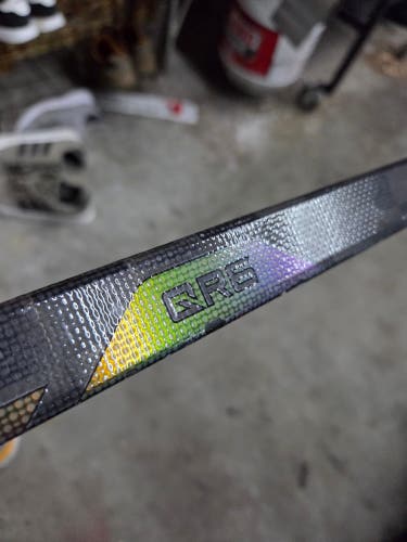 Senior Warrior Covert QR6 Pro Right Handed Hockey Stick P28 75 Flex Pro Stock (Used)