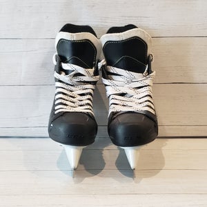CCM Tacks 9040 Hockey Skates Regular Width Size 1 (Used)