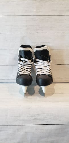 CCM Tacks 9040 Hockey Skates Regular Width Size 1 (Used)