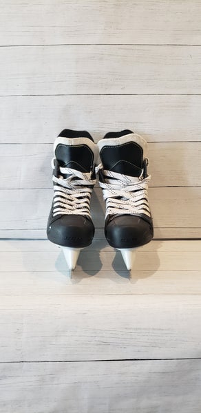 CCM Tacks 9040 Hockey Skates Regular Width Size 1 (Used)