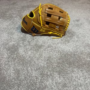 Wilson Right Hand Throw Infield A2000 Baseball Glove 12" (New)