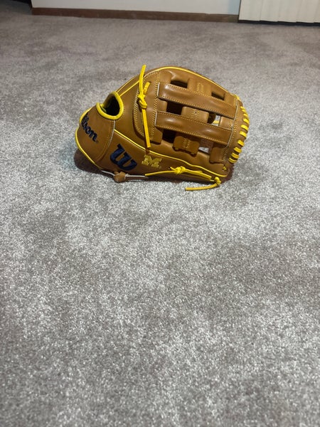 Wilson Right Hand Throw Infield A2000 Baseball Glove 12" (New)