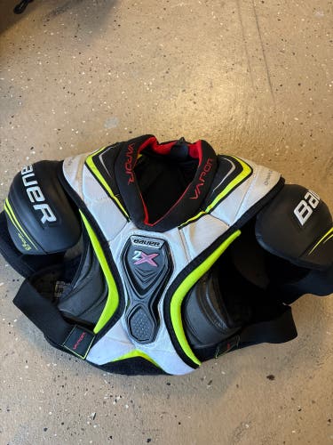 Large Junior Bauer Vapor 2X Shoulder Pads (Used)