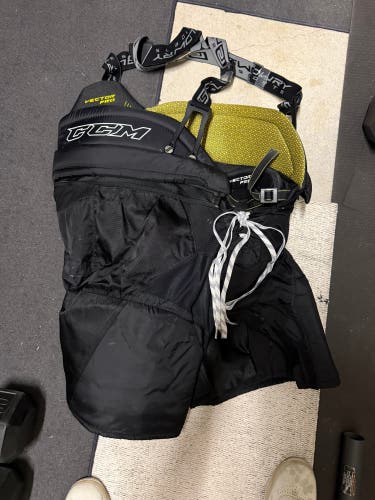 Men's Senior XL CCM Vector Pro Hockey Pants (Used)