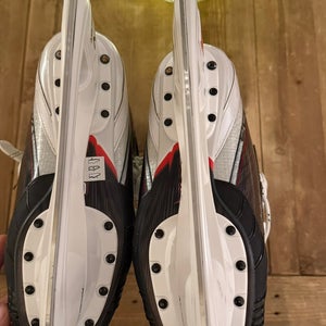 2025 Bauer Vapor Fly40 Hockey Skates Extra Wide Width 9 (New)