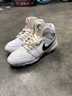 White Kid's Youth 4Y (Big Kids / Youth) High Top Jordan Molded Cleats (Used)