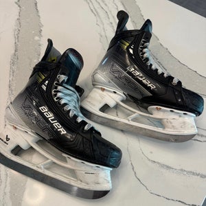 Bauer Hyperlite 2 Skates Size 4.5 W/ FlyTi Blades