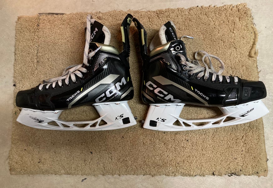 2022 CCM AS-V Hockey Skates Regular Width 9.5 (Used)