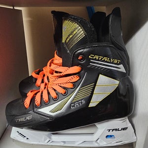 True Catalyst 5 Hockey Skates 7.5 (Used)