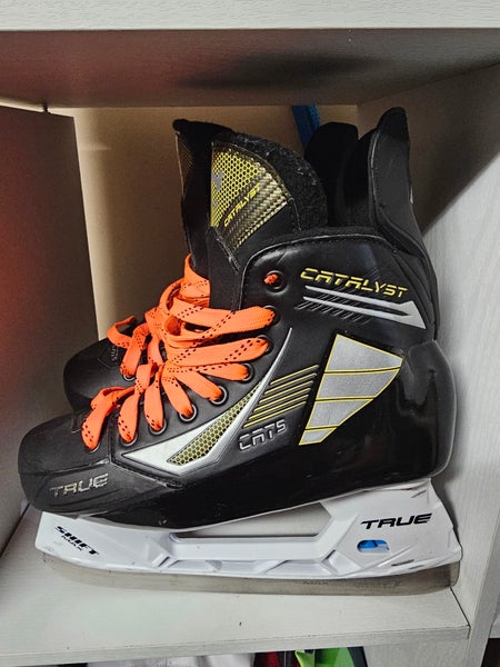 True Catalyst 5 Hockey Skates 7.5 (Used)