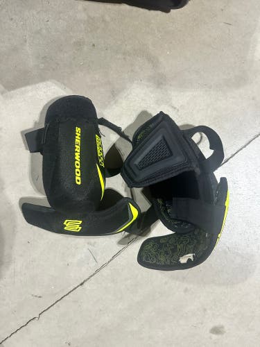 Senior Small Sher-Wood Rekker Elbow Pads (Used)
