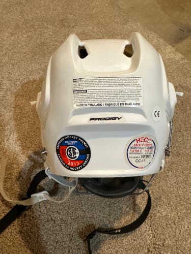 Medium Bauer Prodigy Helmet (Used)