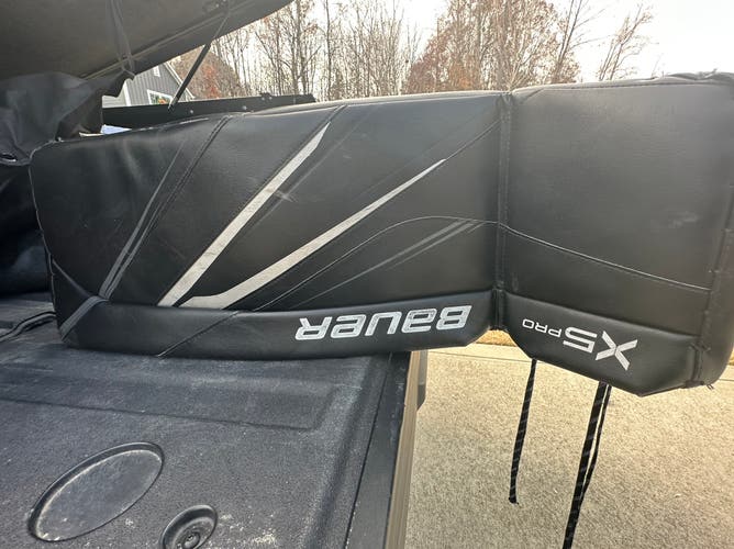 31" 2024 Bauer Vapor X5 Pro Goalie Leg Pads (Used)