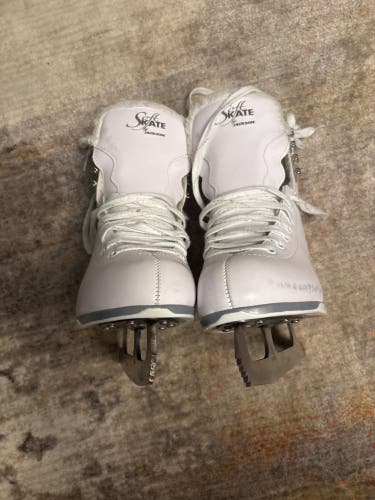 Soft Skates Figure Skates B Adult 6 (Used)