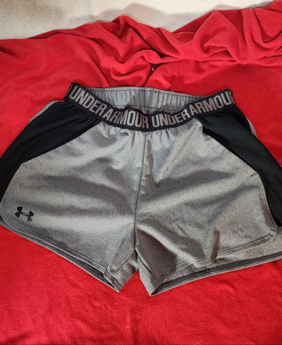 Under Armour HeatGear  Loose Fit Poly Two Pocket Training Shorts New Grey Black