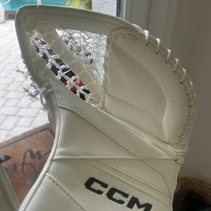 White Junior CCM Axis 2.5 Goalie Glove Regular (New)