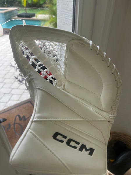 White Junior CCM Axis 2.5 Goalie Glove Regular (New)