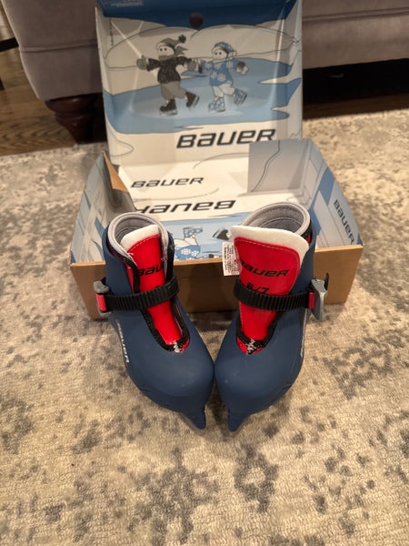 Youth Bauer Hockey Skates Regular Width 6 (New)