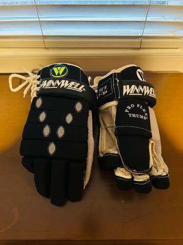 Winnwell Classic 4-Roll Gloves 15" (Used)