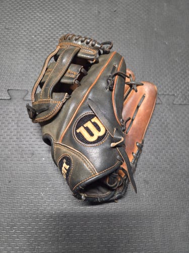 Wilson A2000 Baseball Glove 11.5" Infield RH