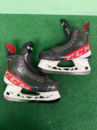 Senior CCM JetSpeed FT4 Pro Hockey Skates (Wide) Size 8.5 (Used)